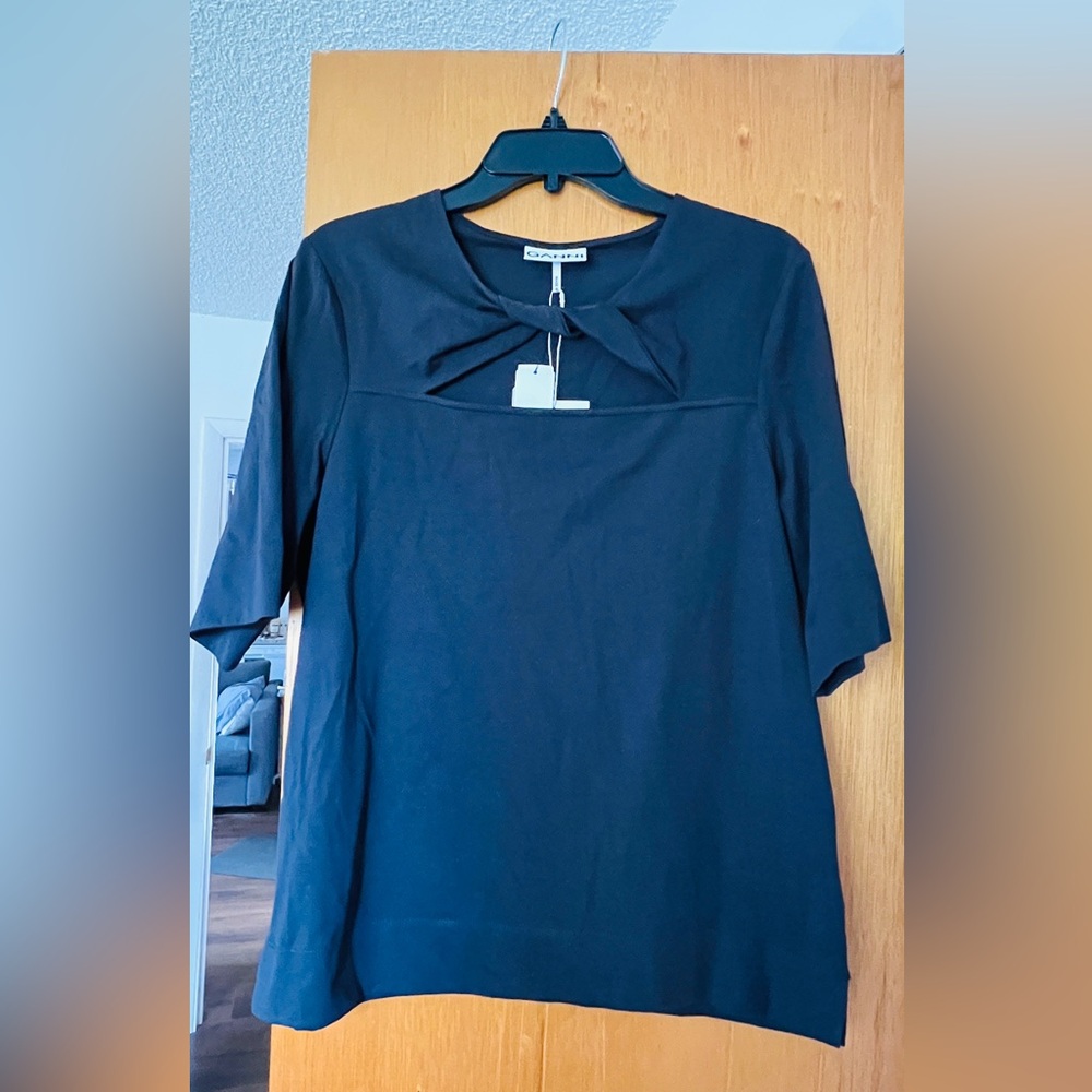 Ganni t-shirt with cute knot on chest. Size M. Organic cotton